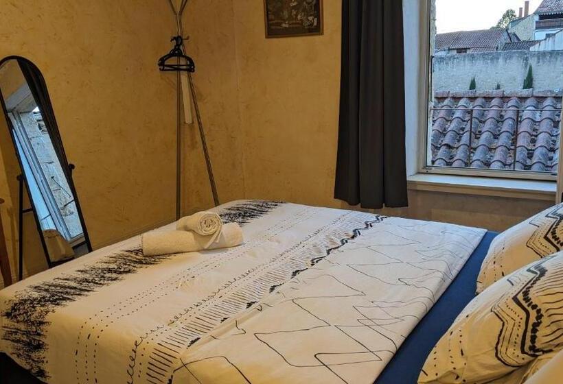 مبيت وإفطار Au Dessus Des Arcades