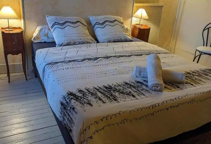 Aamiaismajoitus (B&B) Au Dessus Des Arcades