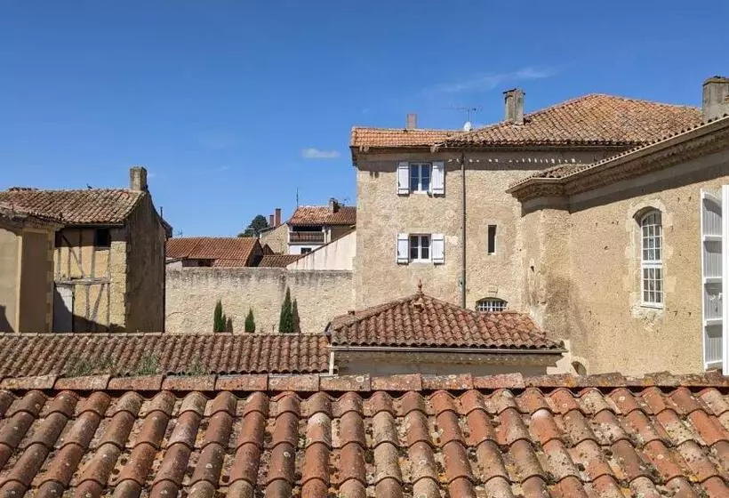 Aamiaismajoitus (B&B) Au Dessus Des Arcades