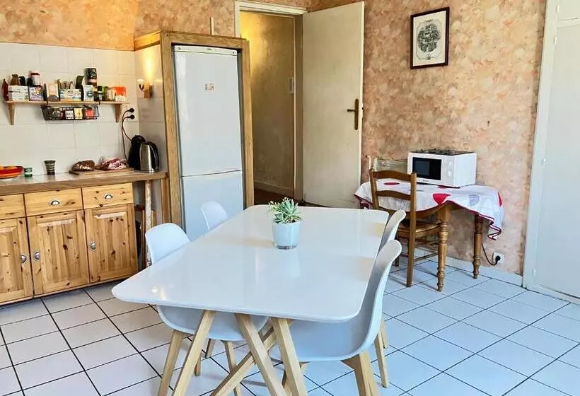 Aamiaismajoitus (B&B) Au Dessus Des Arcades