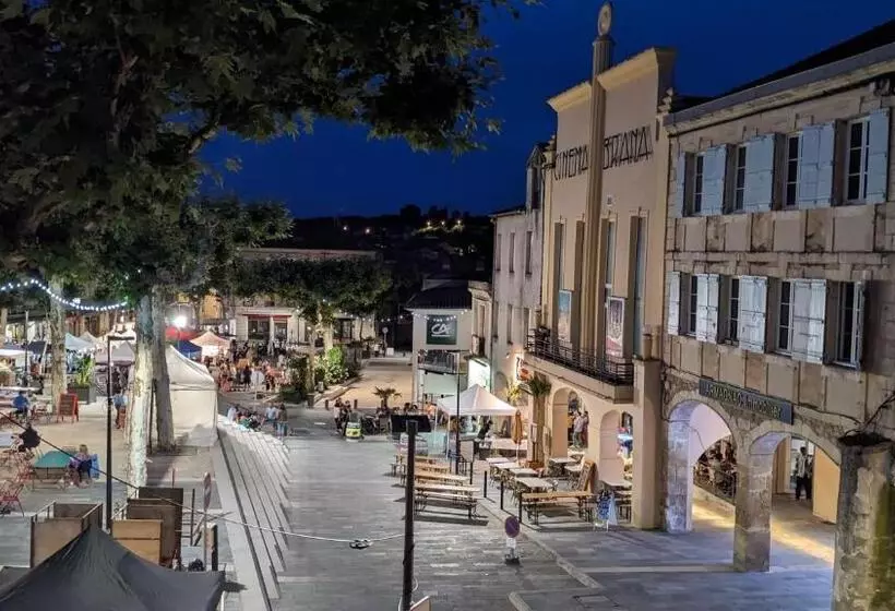 Aamiaismajoitus (B&B) Au Dessus Des Arcades