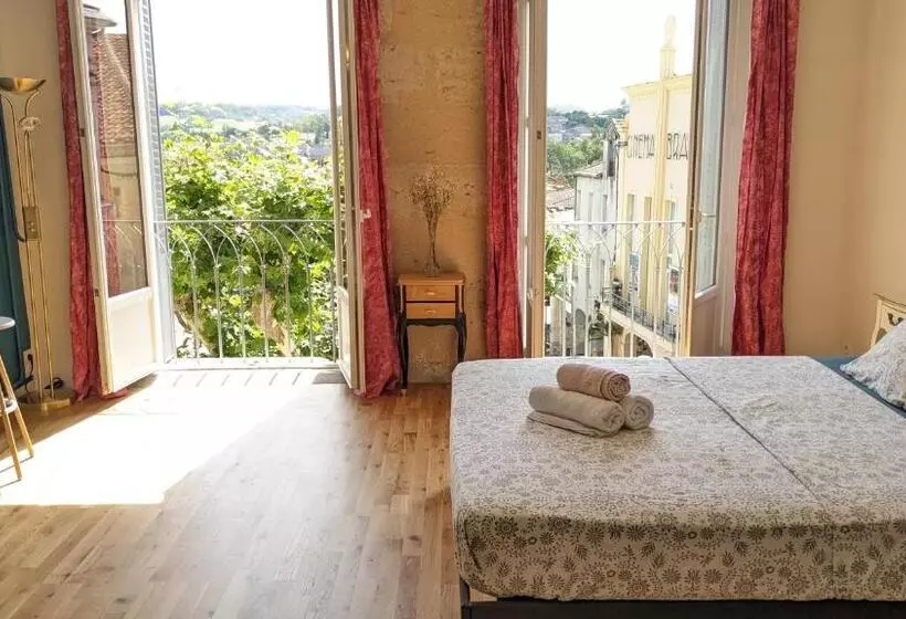 Aamiaismajoitus (B&B) Au Dessus Des Arcades