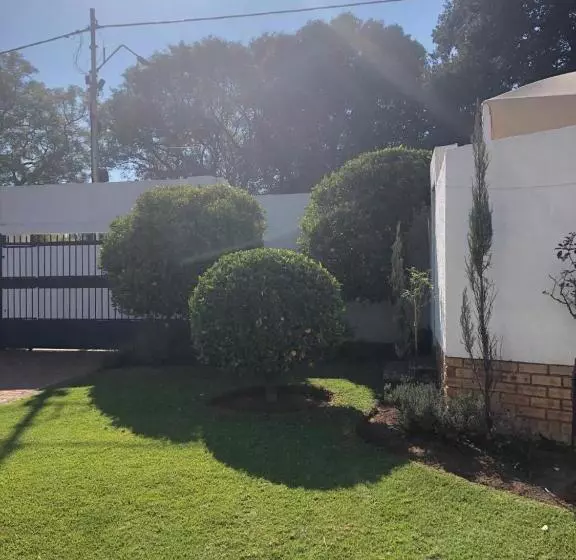 ペンション Lancaster House