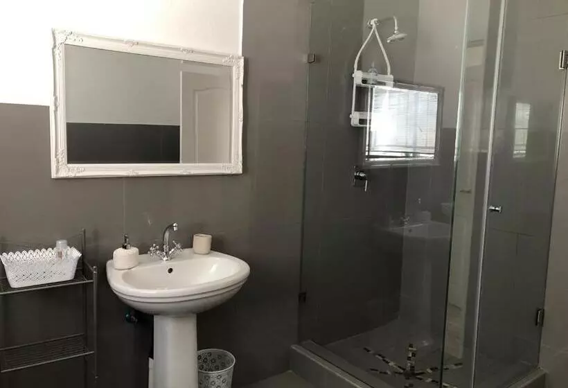 ペンション Lancaster House