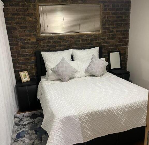 ペンション We Love Properties Guest House