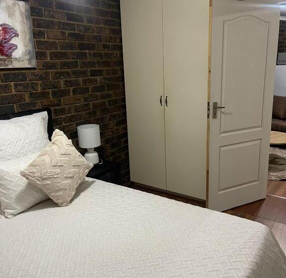 ペンション We Love Properties Guest House