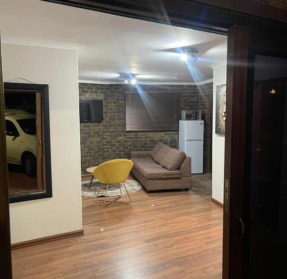 ペンション We Love Properties Guest House