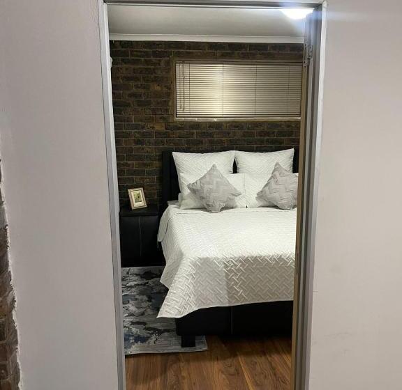 ペンション We Love Properties Guest House