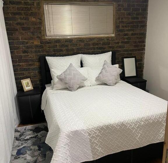 ペンション We Love Properties Guest House