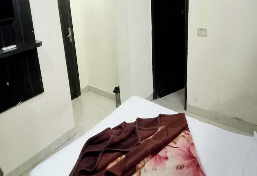 هتل A V International