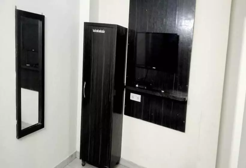 هتل A V International