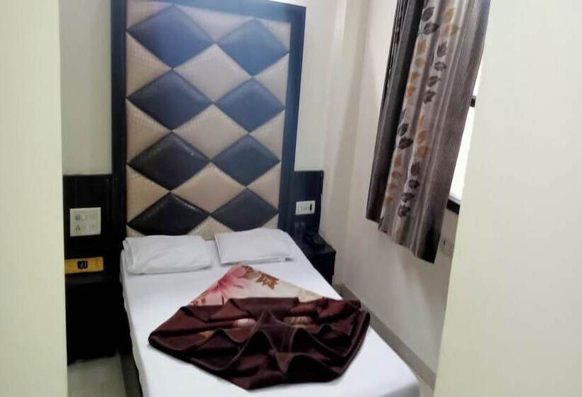 هتل A V International