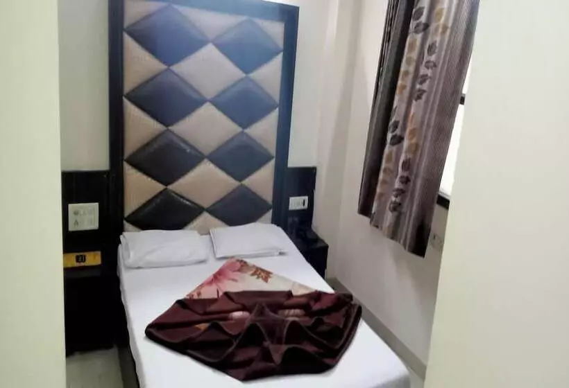 هتل A V International