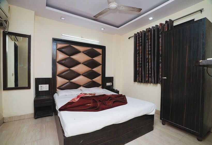 هتل A V International