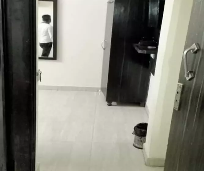 هتل A V International