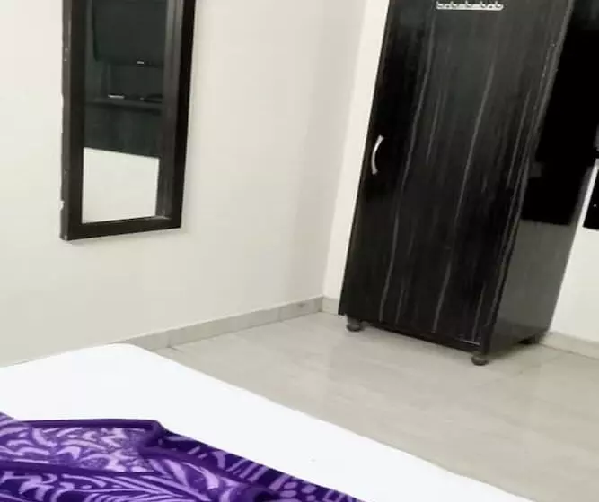 هتل A V International