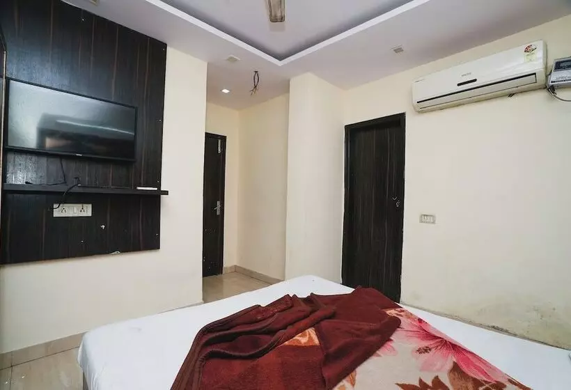 هتل A V International