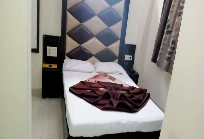 هتل A V International