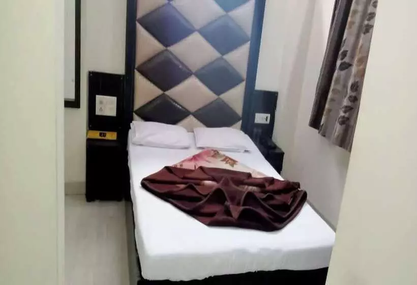 هتل A V International