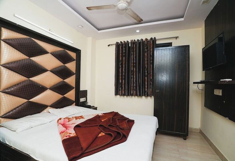 هتل A V International