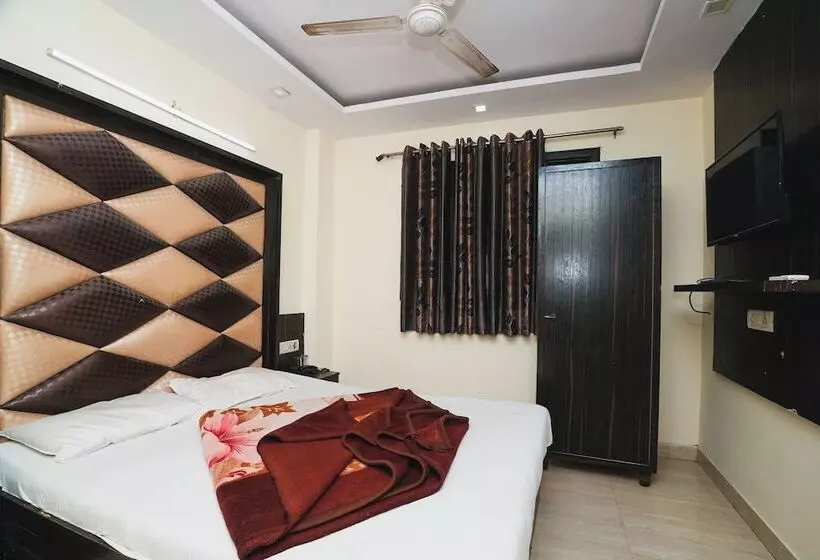 هتل A V International