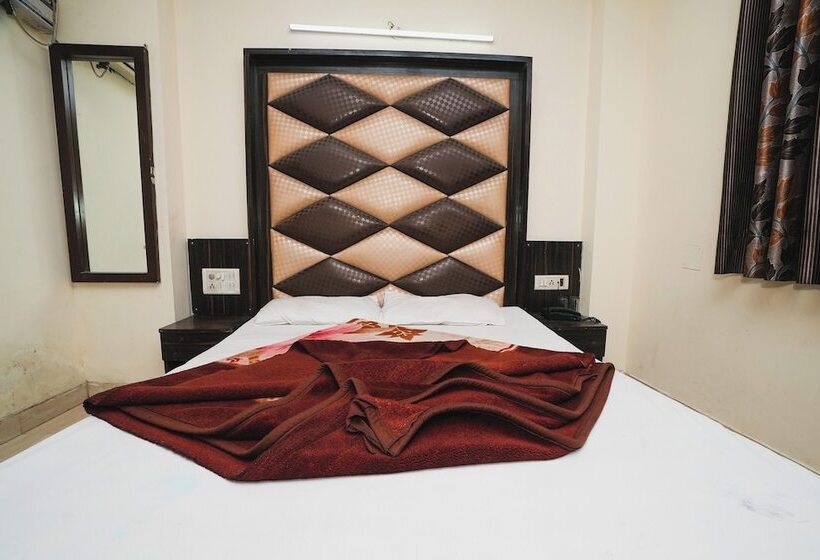 هتل A V International