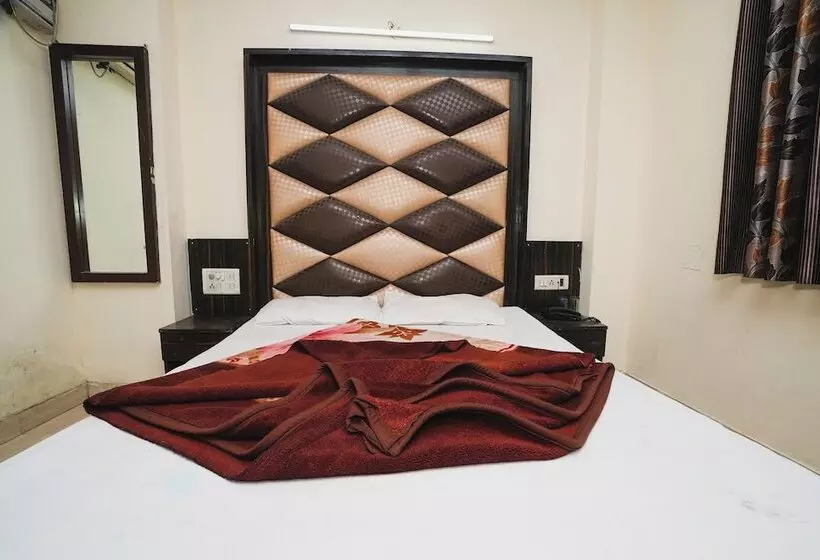 هتل A V International