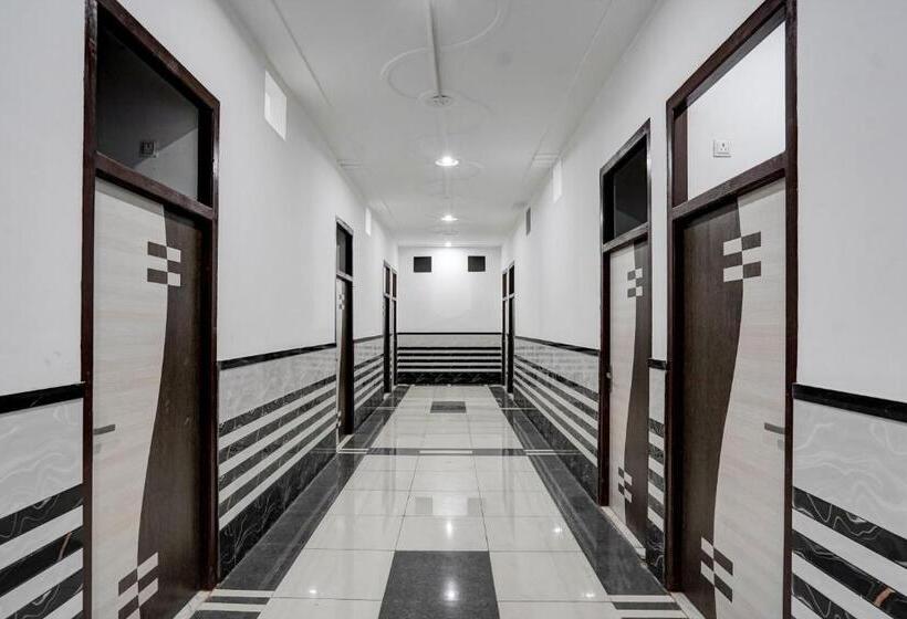 호텔 Oyo 81362 Sahara Guest House