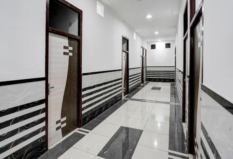 호텔 Oyo 81362 Sahara Guest House