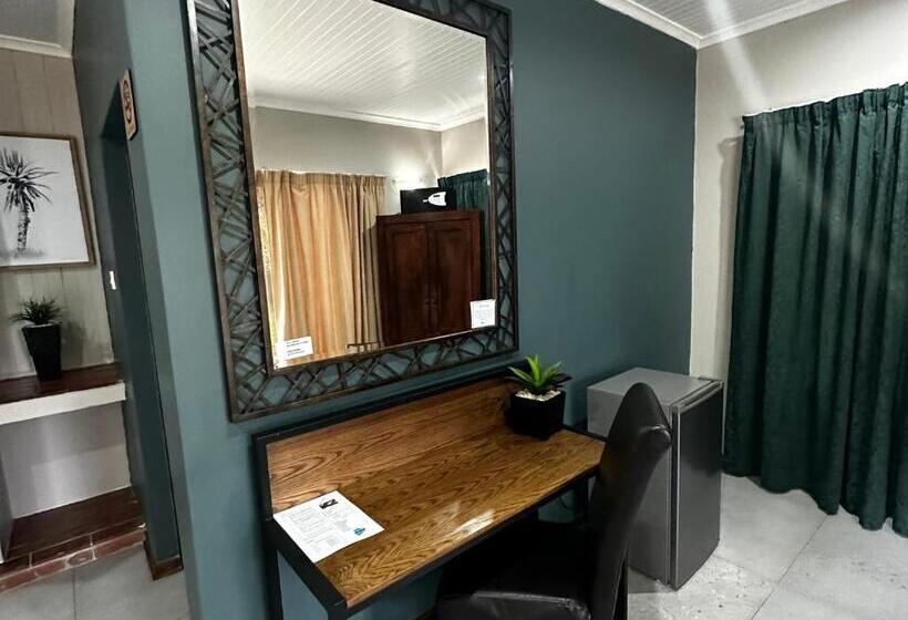 پانسیون 1020 Sehudi Guesthouse