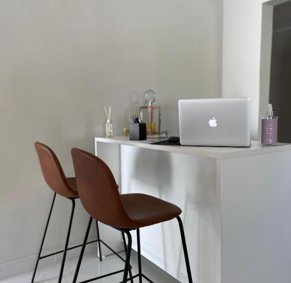 膳宿费 Charlotte House