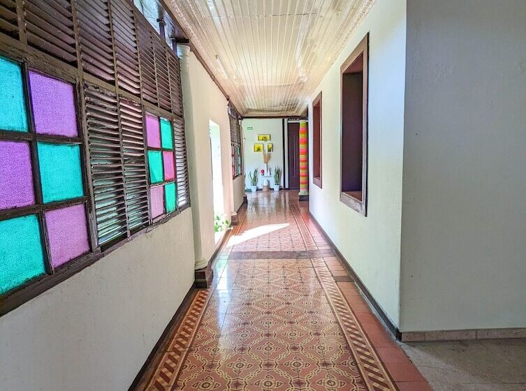 پانسیون Del Tingo Al Tango Hostal