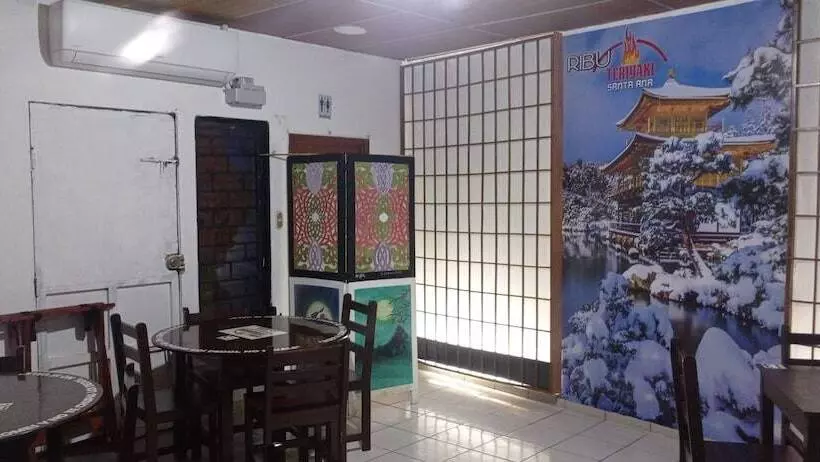 پانسیون Del Tingo Al Tango Hostal