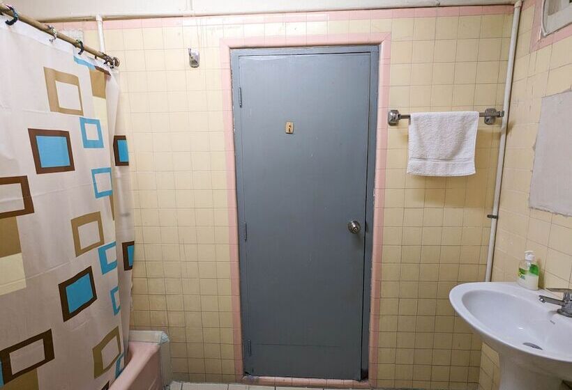 پانسیون Del Tingo Al Tango Hostal