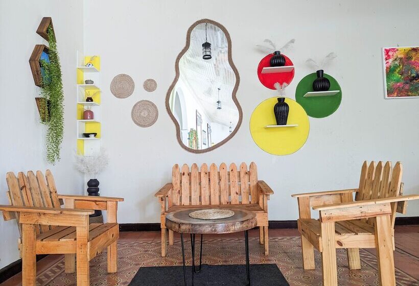 پانسیون Del Tingo Al Tango Hostal