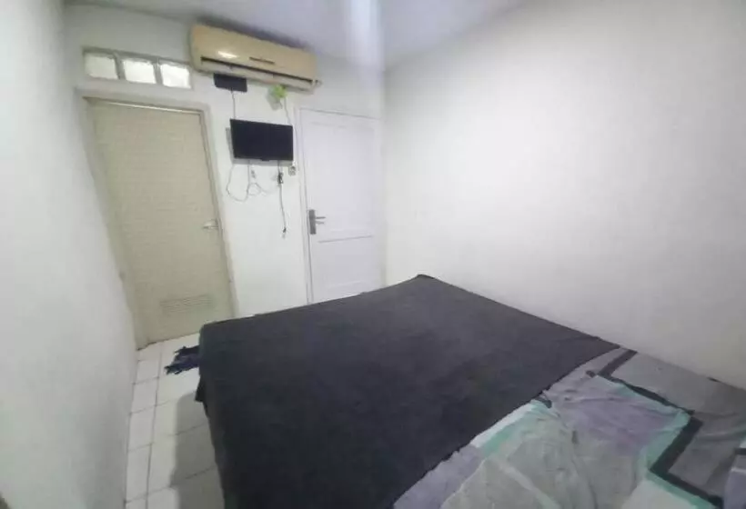 Hotelli Oyo 92726 Geulis Guest House