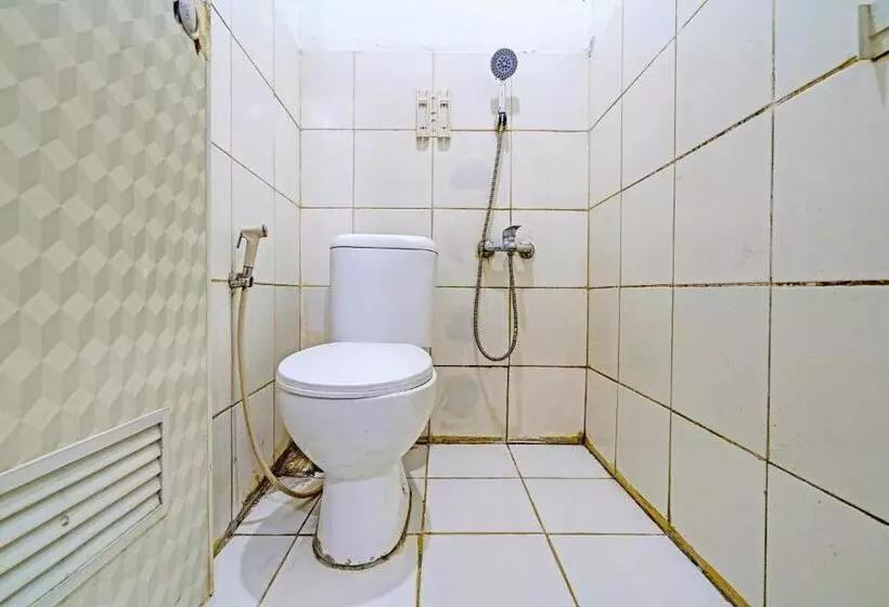 Hotelli Oyo 92726 Geulis Guest House