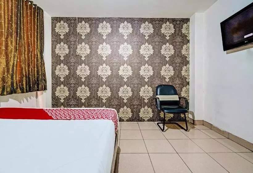 Hotelli Oyo 92726 Geulis Guest House