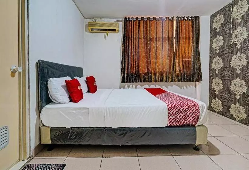 Hotelli Oyo 92726 Geulis Guest House