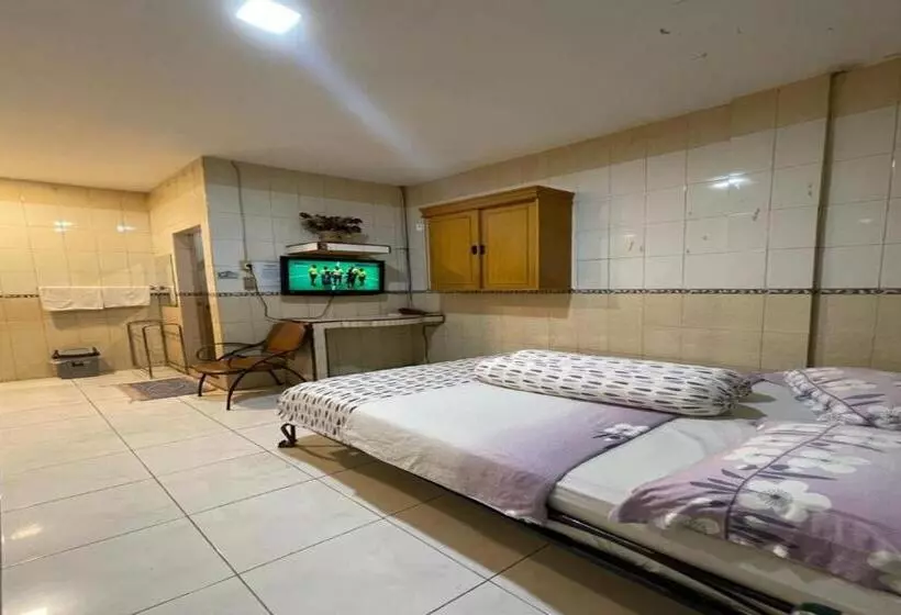 Hotelli Oyo 92772 Losmen Diah Syariah