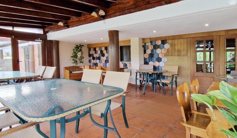 פנסיון Cosma House