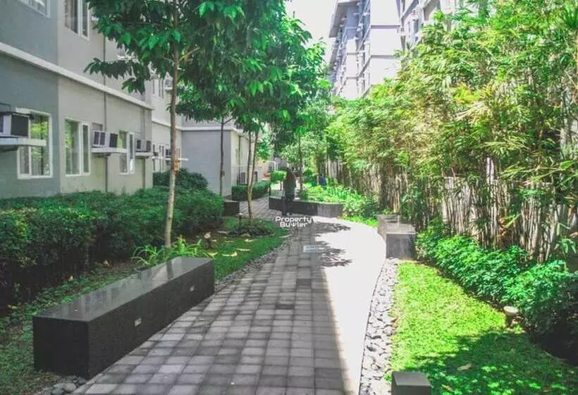 Majatalo Room In Condo Butler S Bnb A Trees Residences Qc Phil