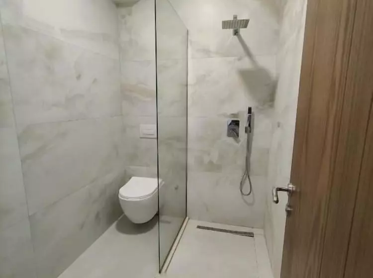 ホテル Lahuta E Vjeter Agroturizem