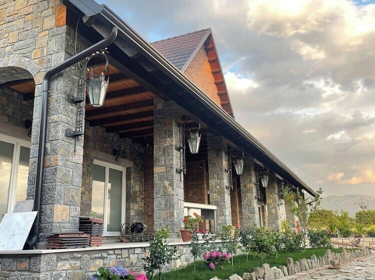 فندق Lahuta E Vjeter Agroturizem