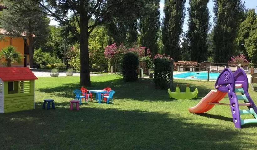 Oasi Del Garda 4
