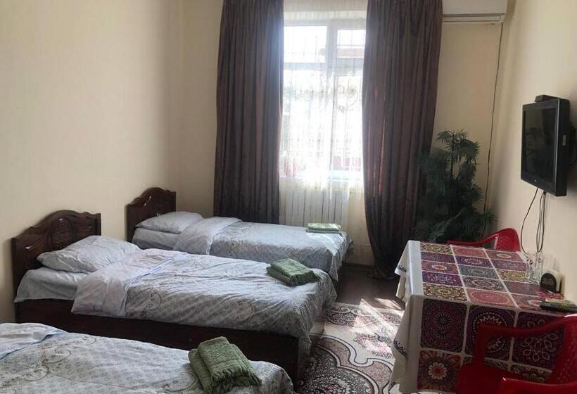 פנסיון Sam Greenhouse Hostel