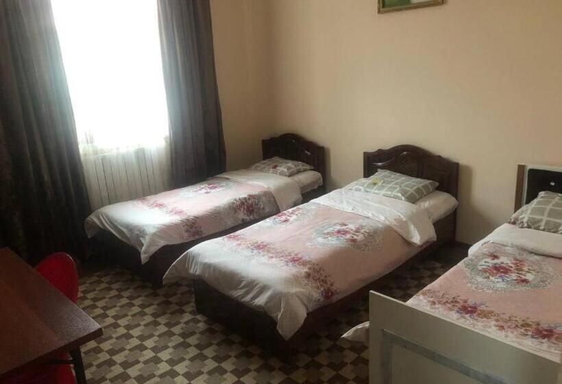 פנסיון Sam Greenhouse Hostel