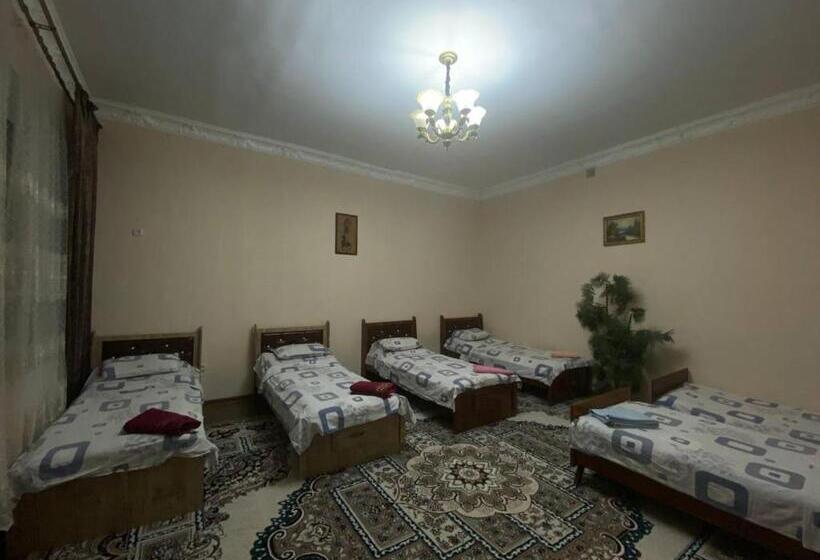 פנסיון Sam Greenhouse Hostel