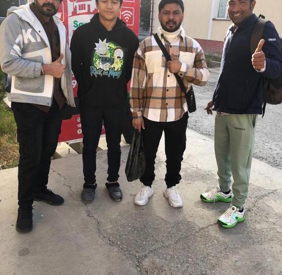 פנסיון Sam Greenhouse Hostel