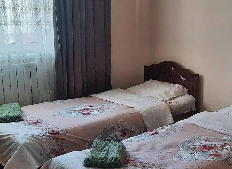 פנסיון Sam Greenhouse Hostel